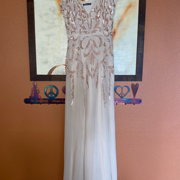 Detailed spaghetti strap dress - Picture 3 of 6